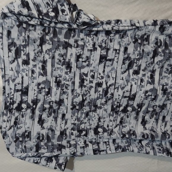 NWT Calvin Klein Top Short Sleeve - Picture 4 of 5